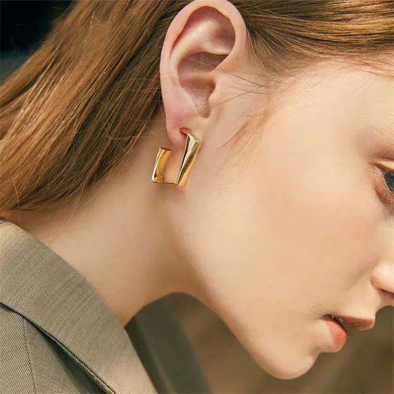 Aria™ | Simple U-Shaped Geometric Stud Earrings